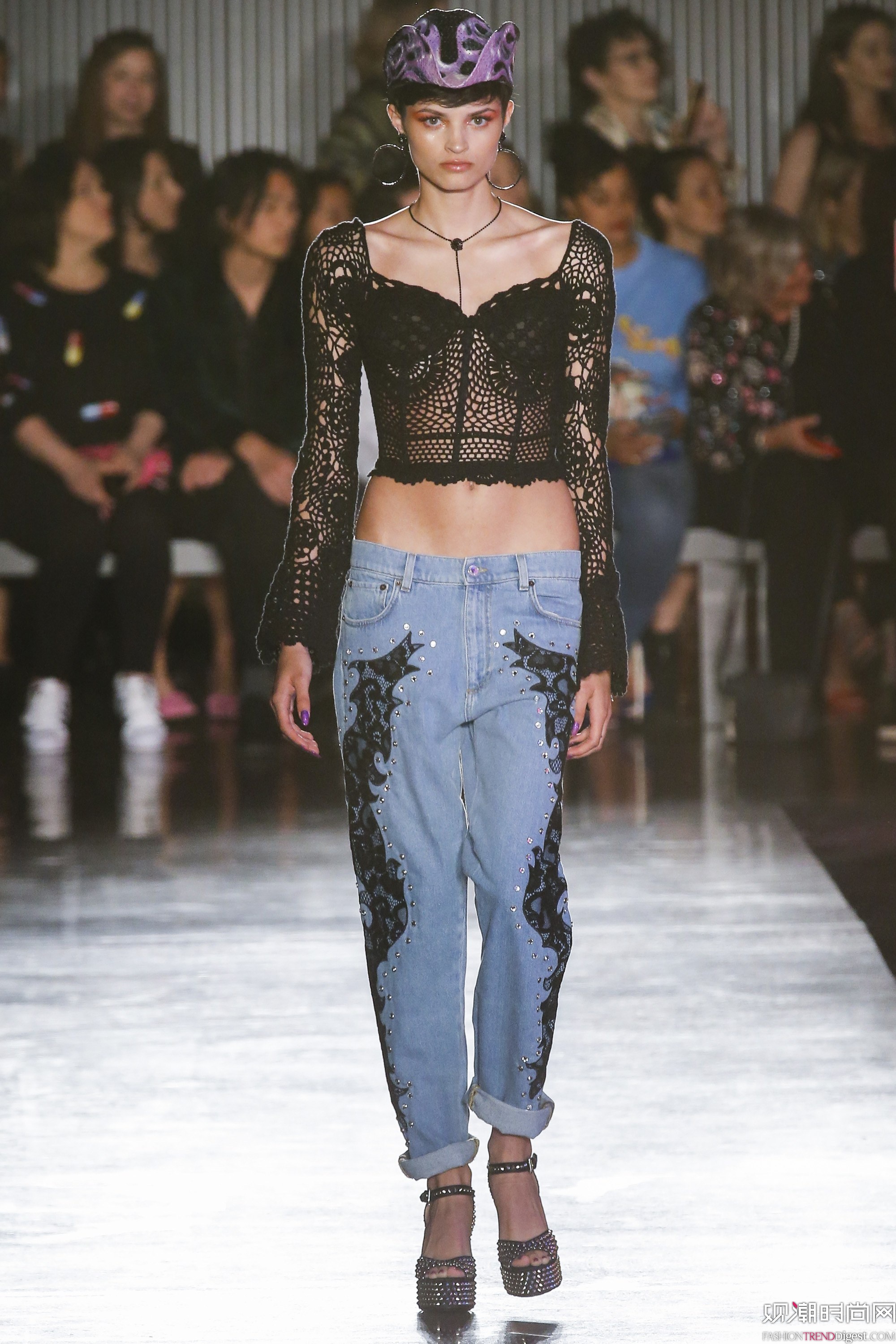 Moschino 2018������Ůװ�ϲ��㳡����ͼƬ