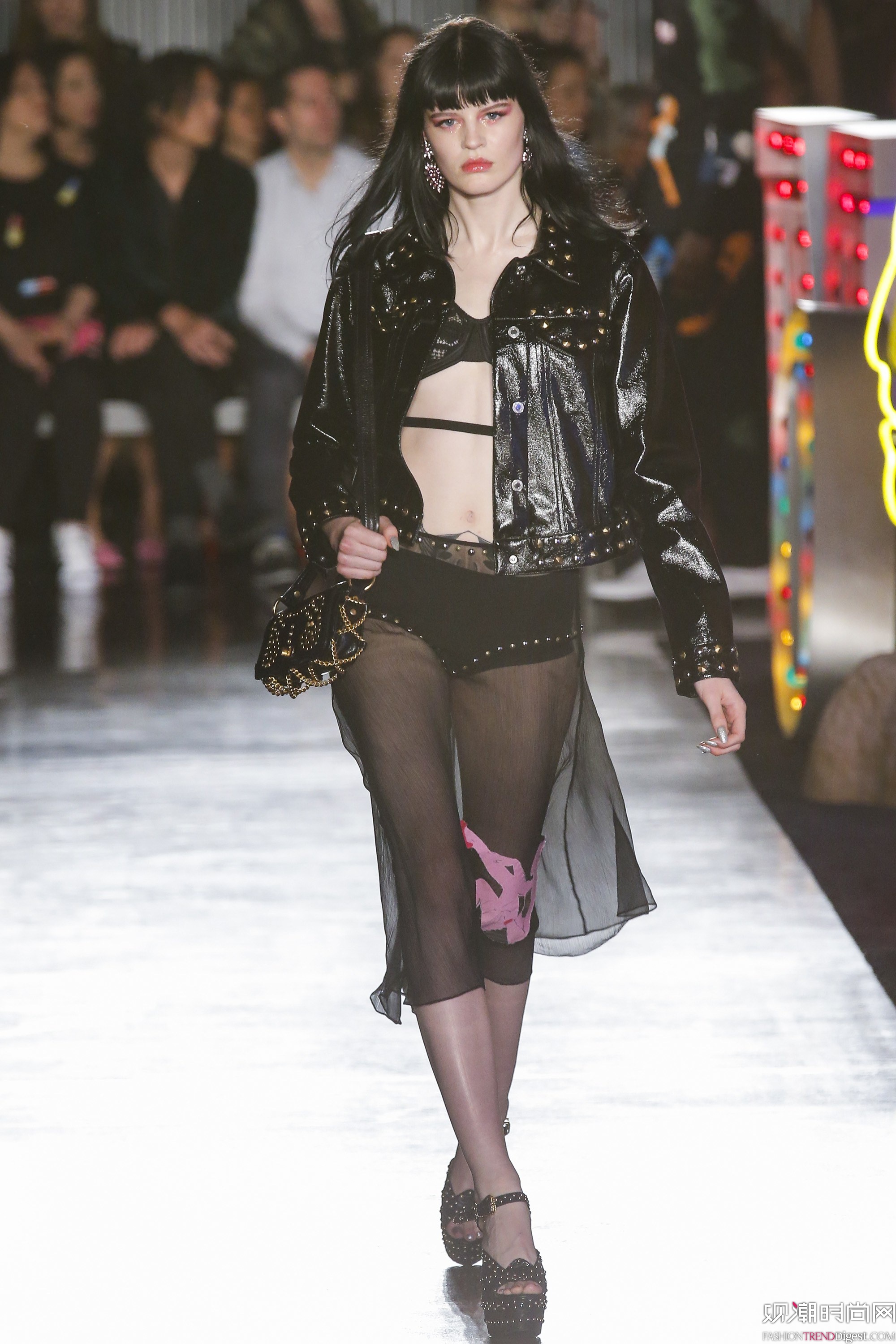 Moschino 2018������Ůװ�ϲ��㳡����ͼƬ