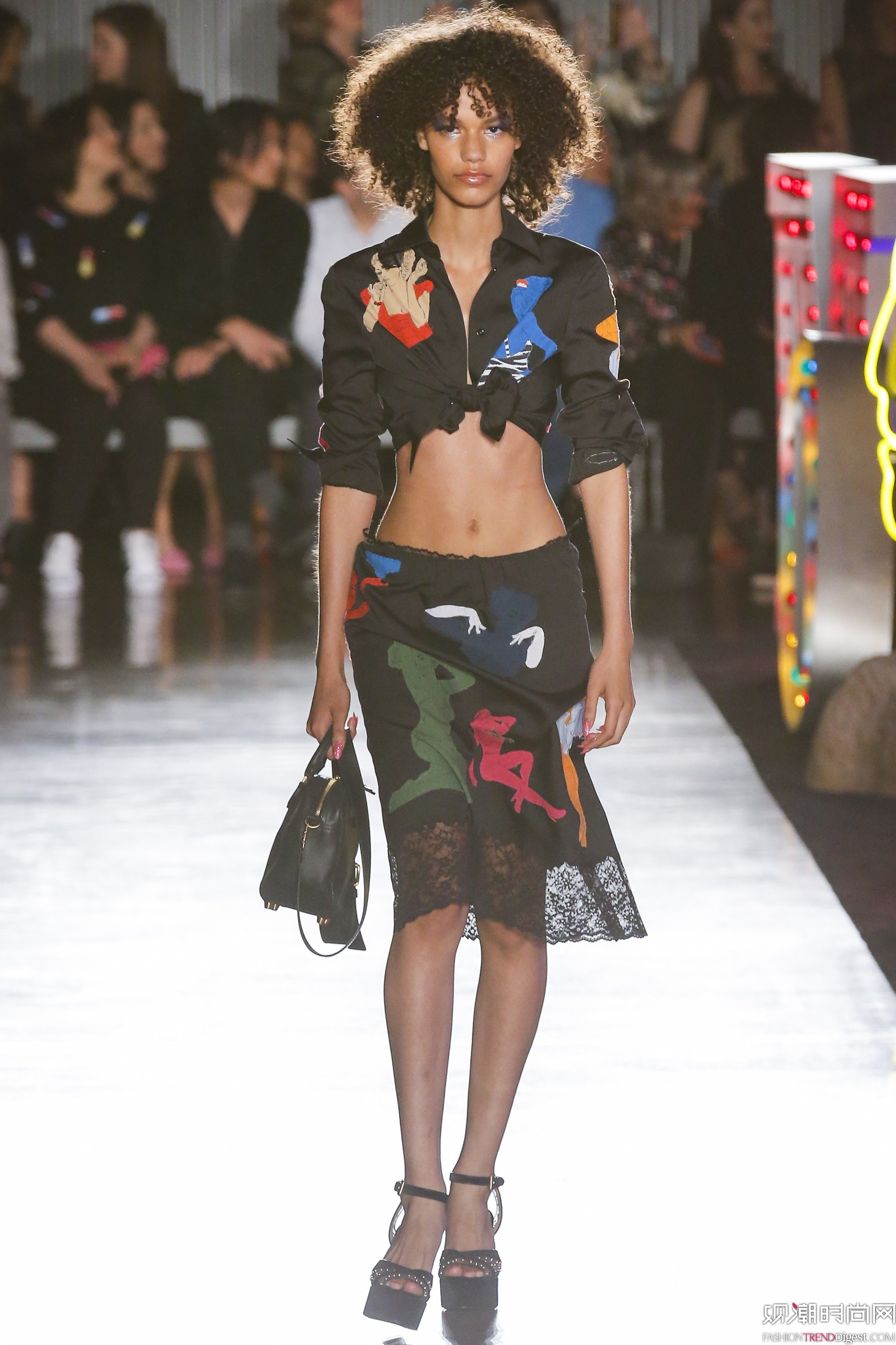 Moschino 2018������Ůװ�ϲ��㳡����ͼƬ