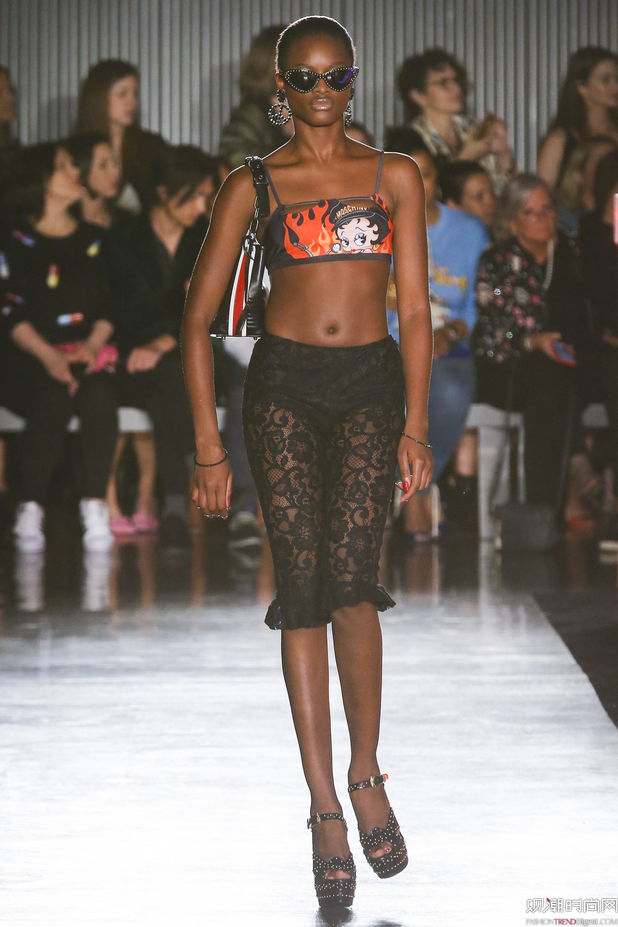 Moschino 2018������Ůװ�ϲ��㳡����ͼƬ