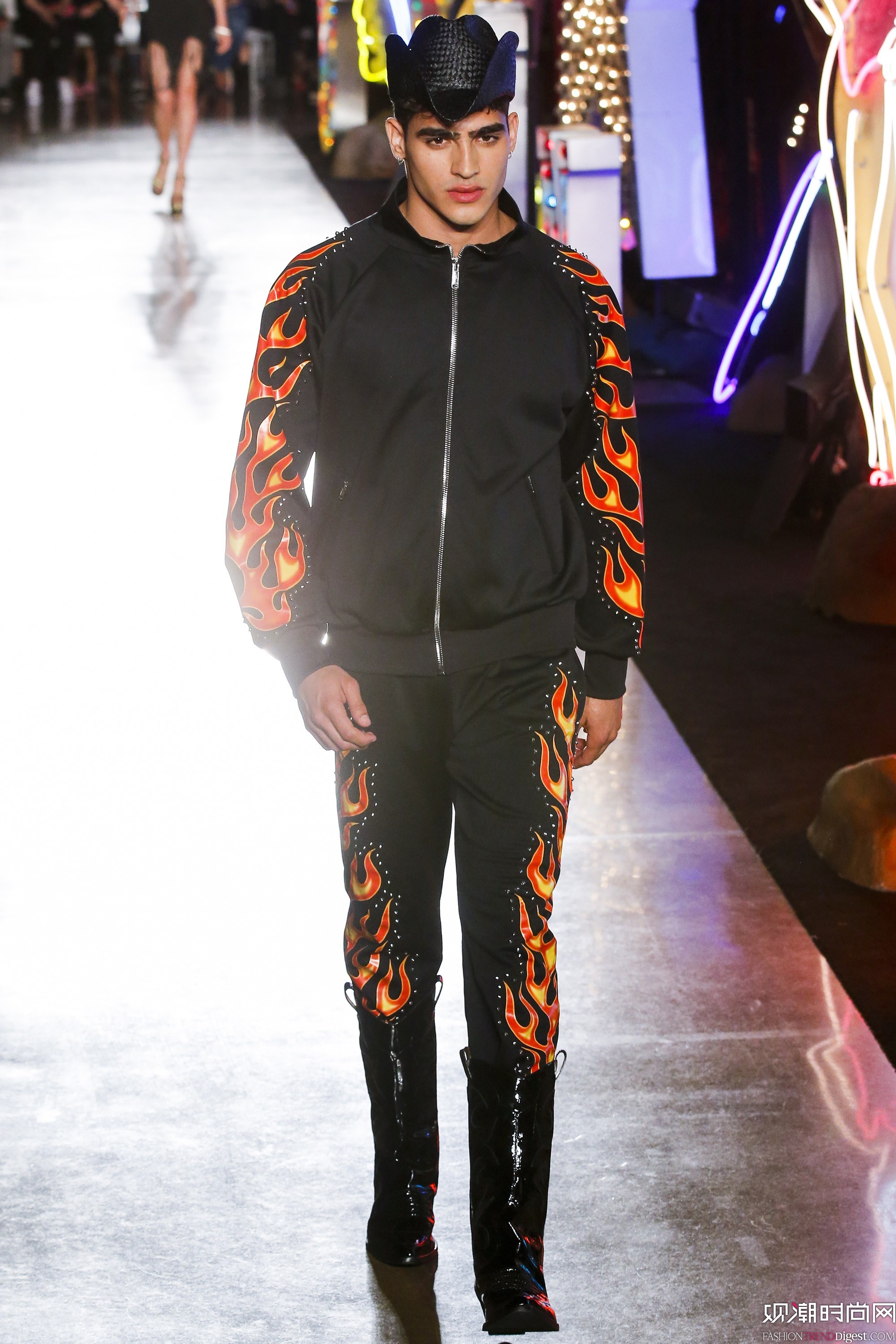 Moschino 2018������Ůװ�ϲ��㳡����ͼƬ