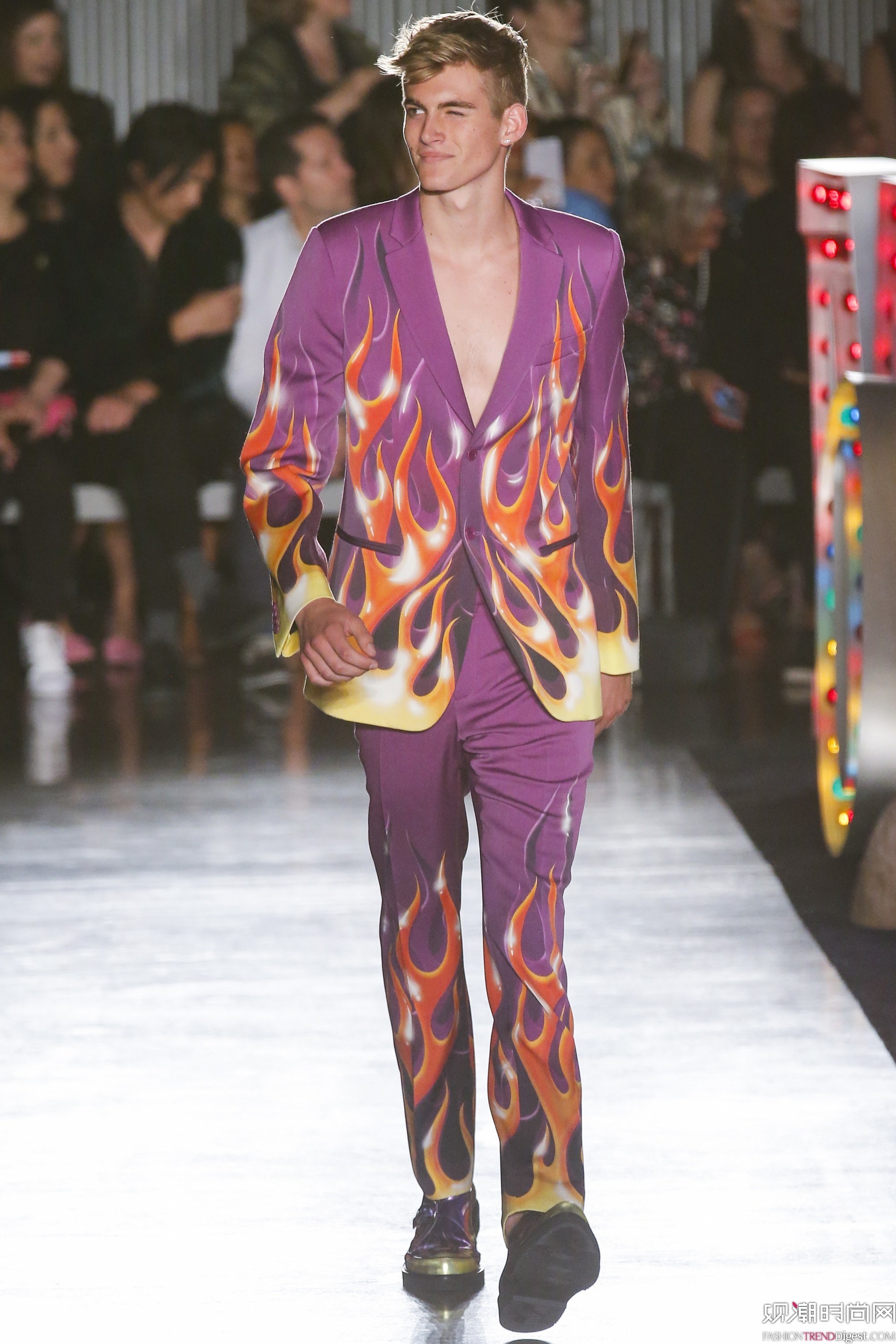 Moschino 2018������Ůװ�ϲ��㳡����ͼƬ