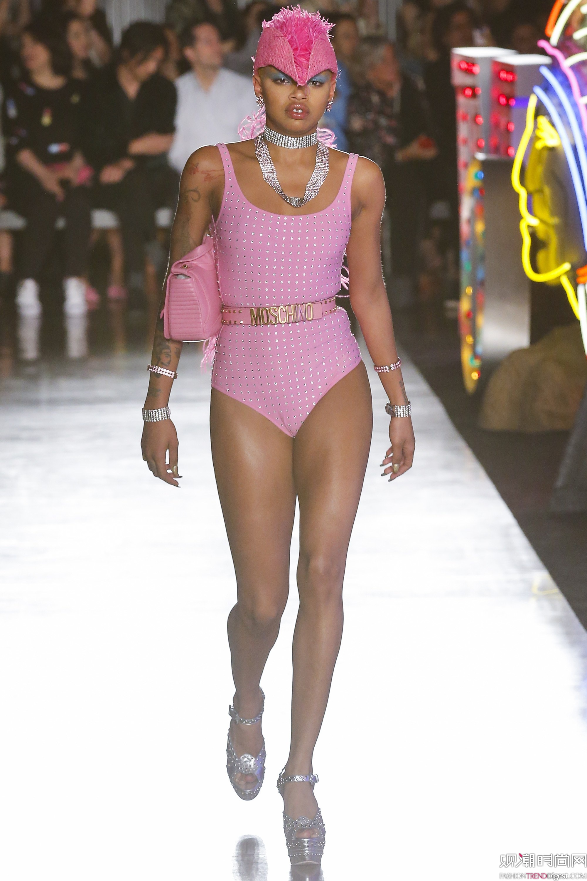 Moschino 2018������Ůװ�ϲ��㳡����ͼƬ