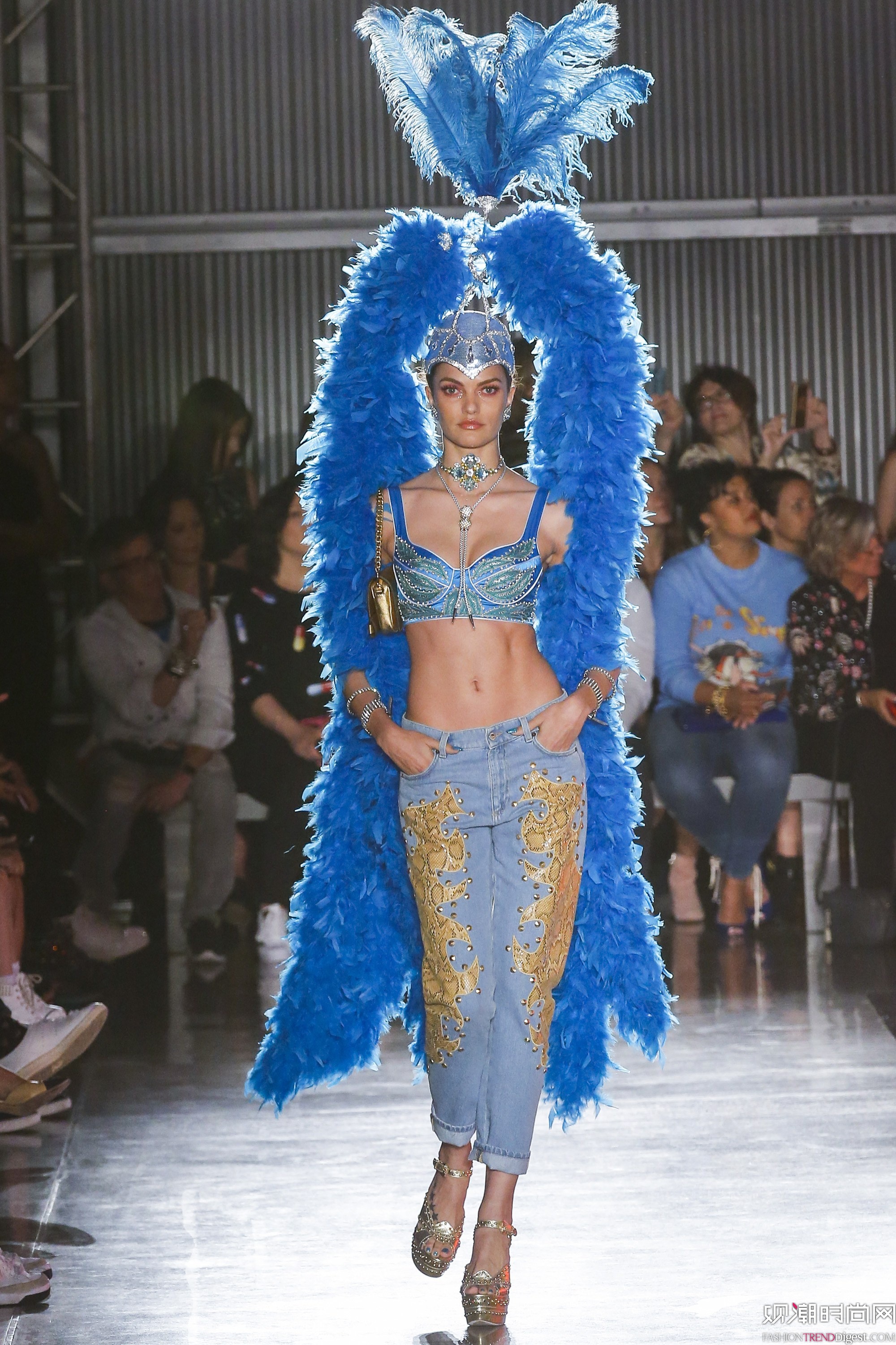 Moschino 2018������Ůװ�ϲ��㳡����ͼƬ