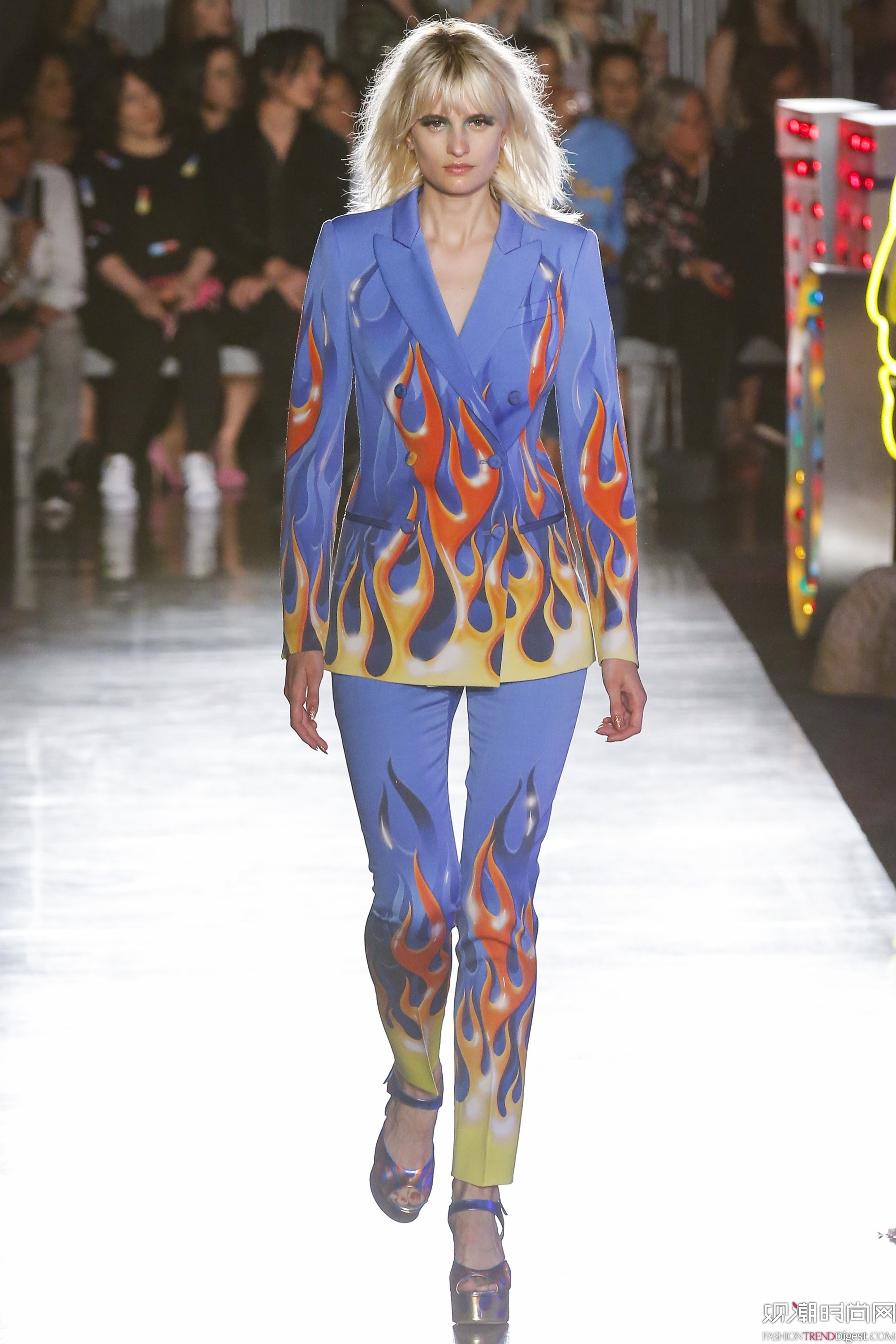 Moschino 2018������Ůװ�ϲ��㳡����ͼƬ