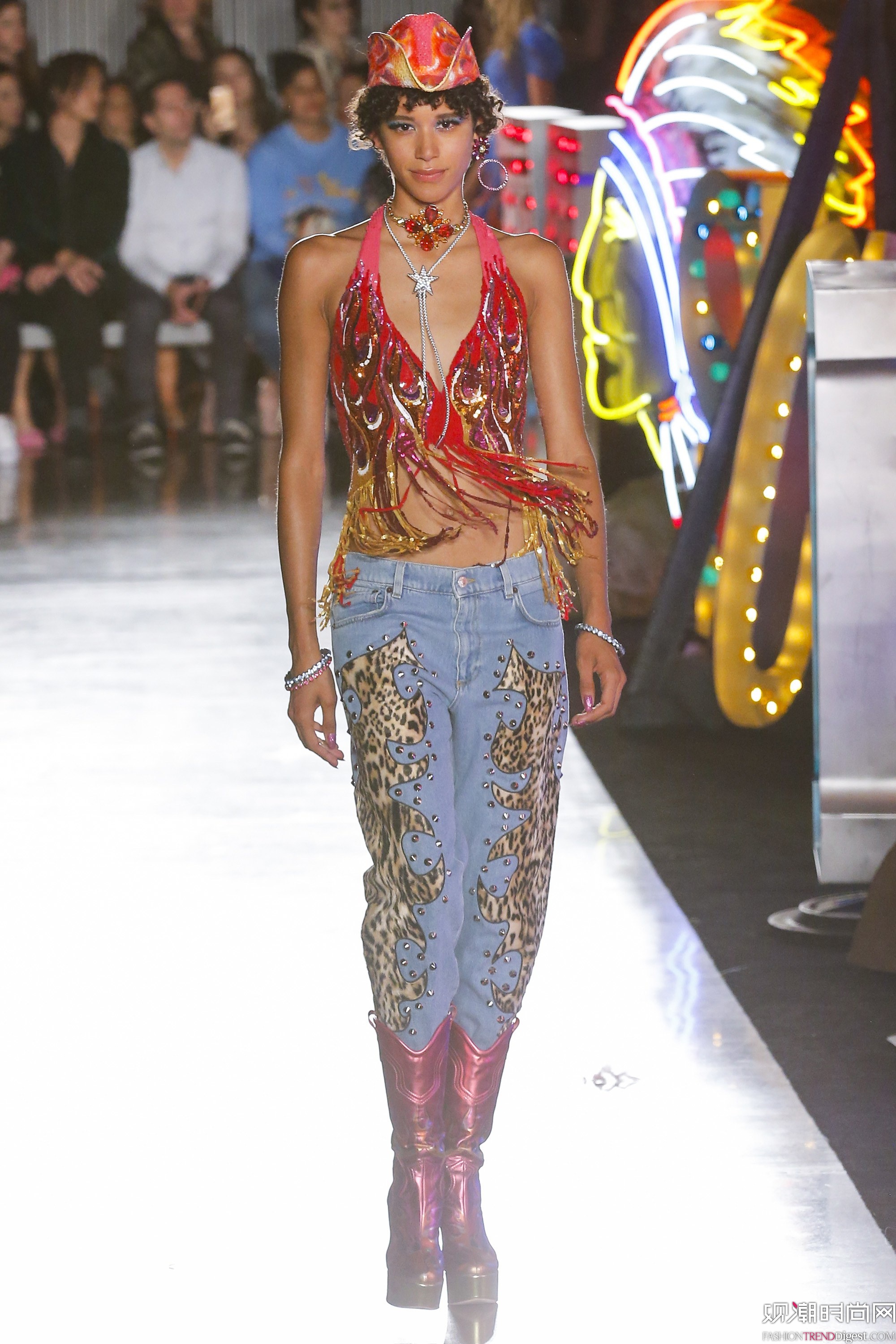Moschino 2018������Ůװ�ϲ��㳡����ͼƬ