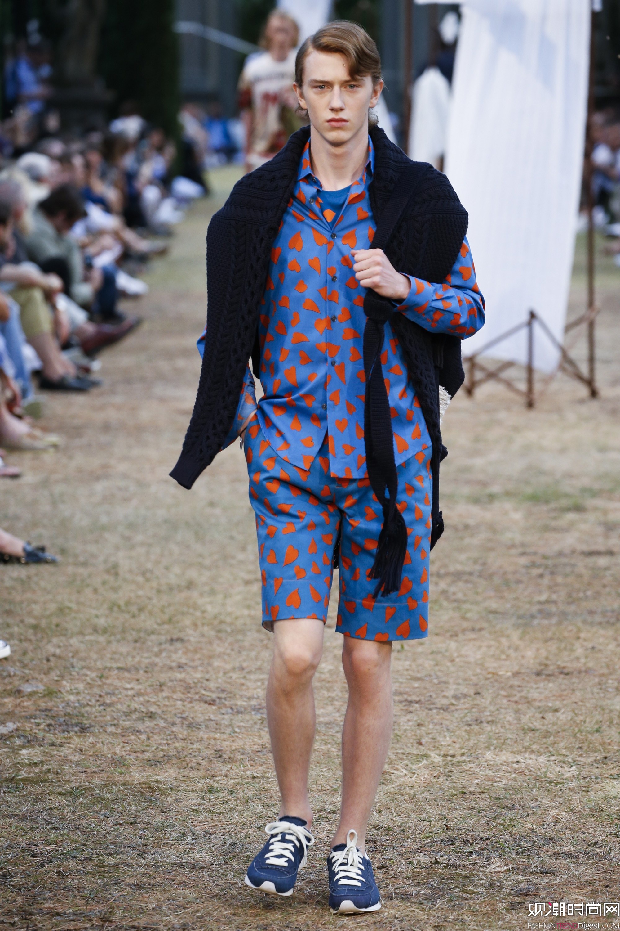 J.W.Anderson 2018bϵDƬ