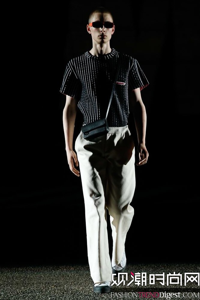 Off-White 2018bϵDƬ
