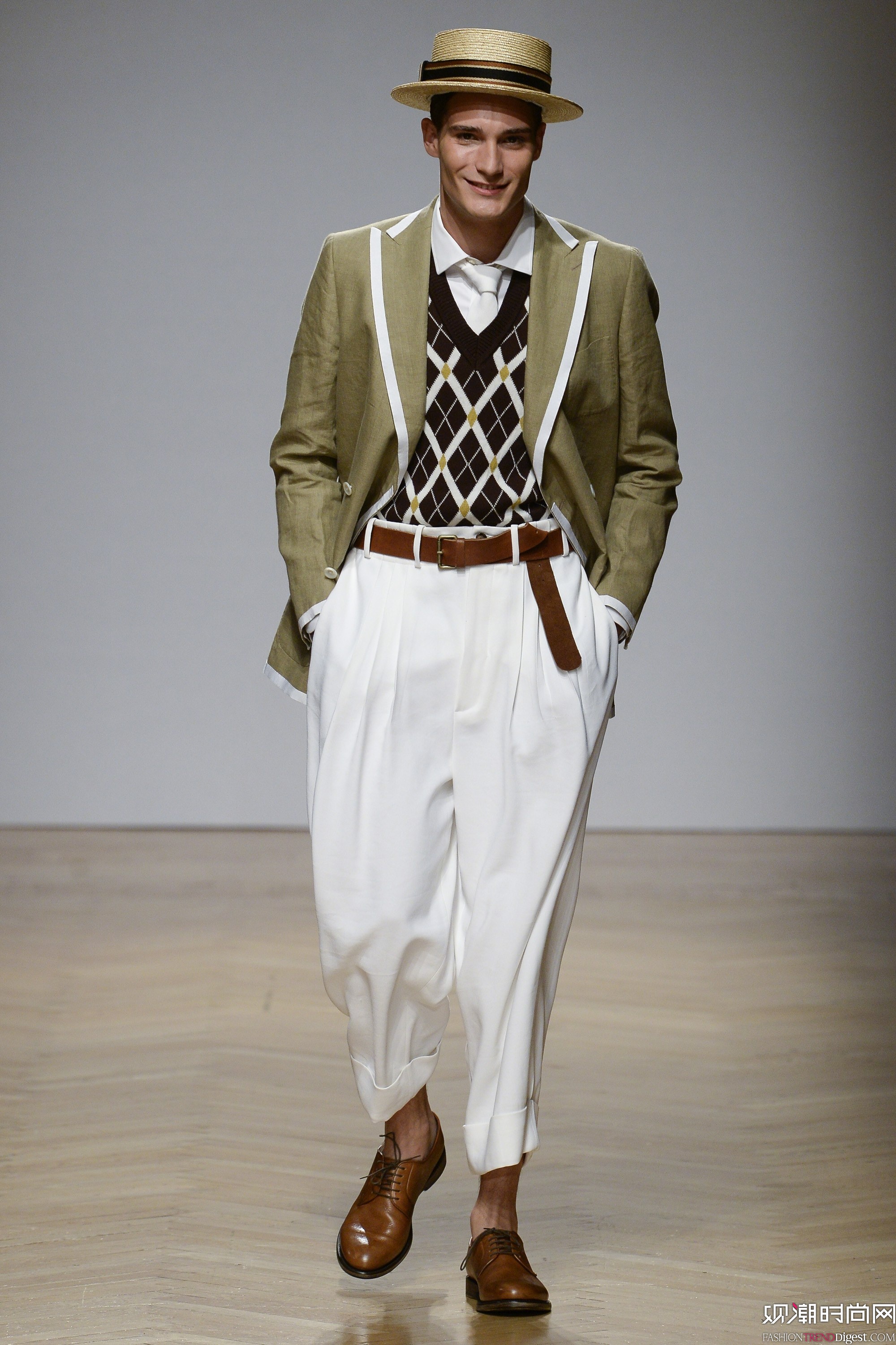 DAKS 2018bϵDƬ