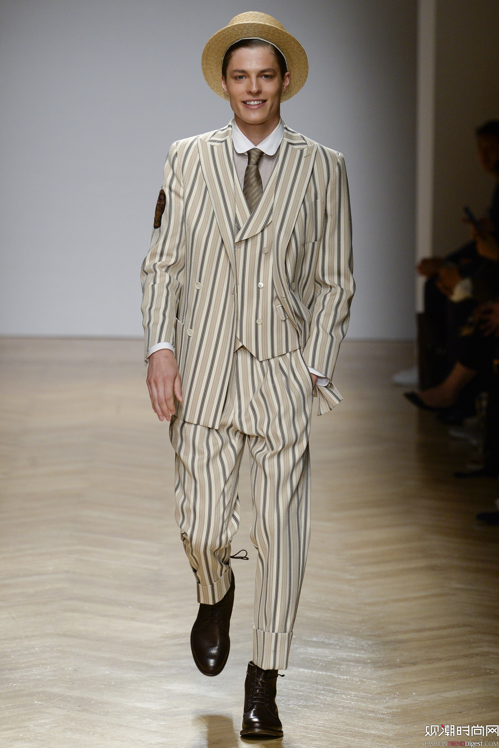 DAKS 2018bϵDƬ