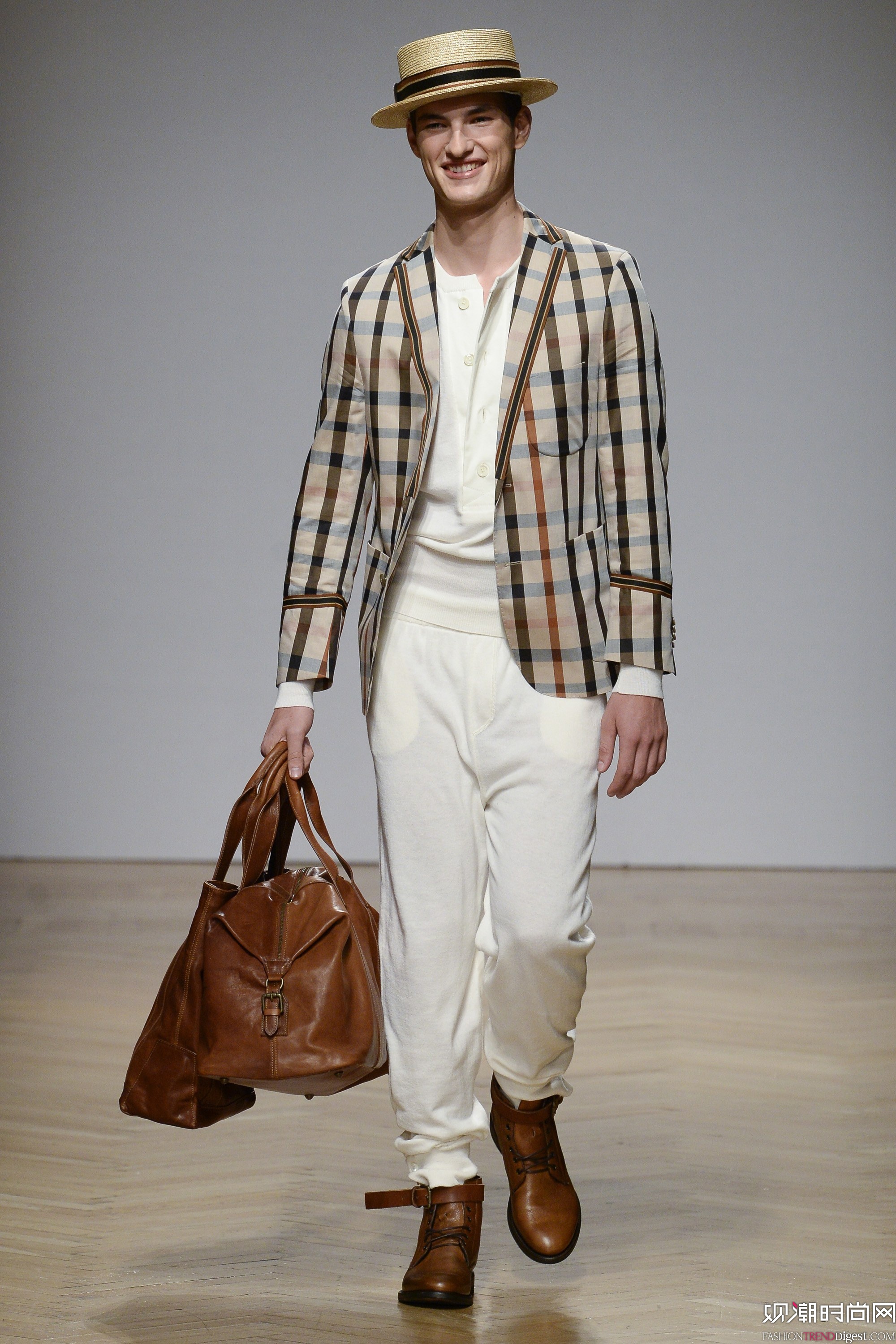 DAKS 2018bϵDƬ