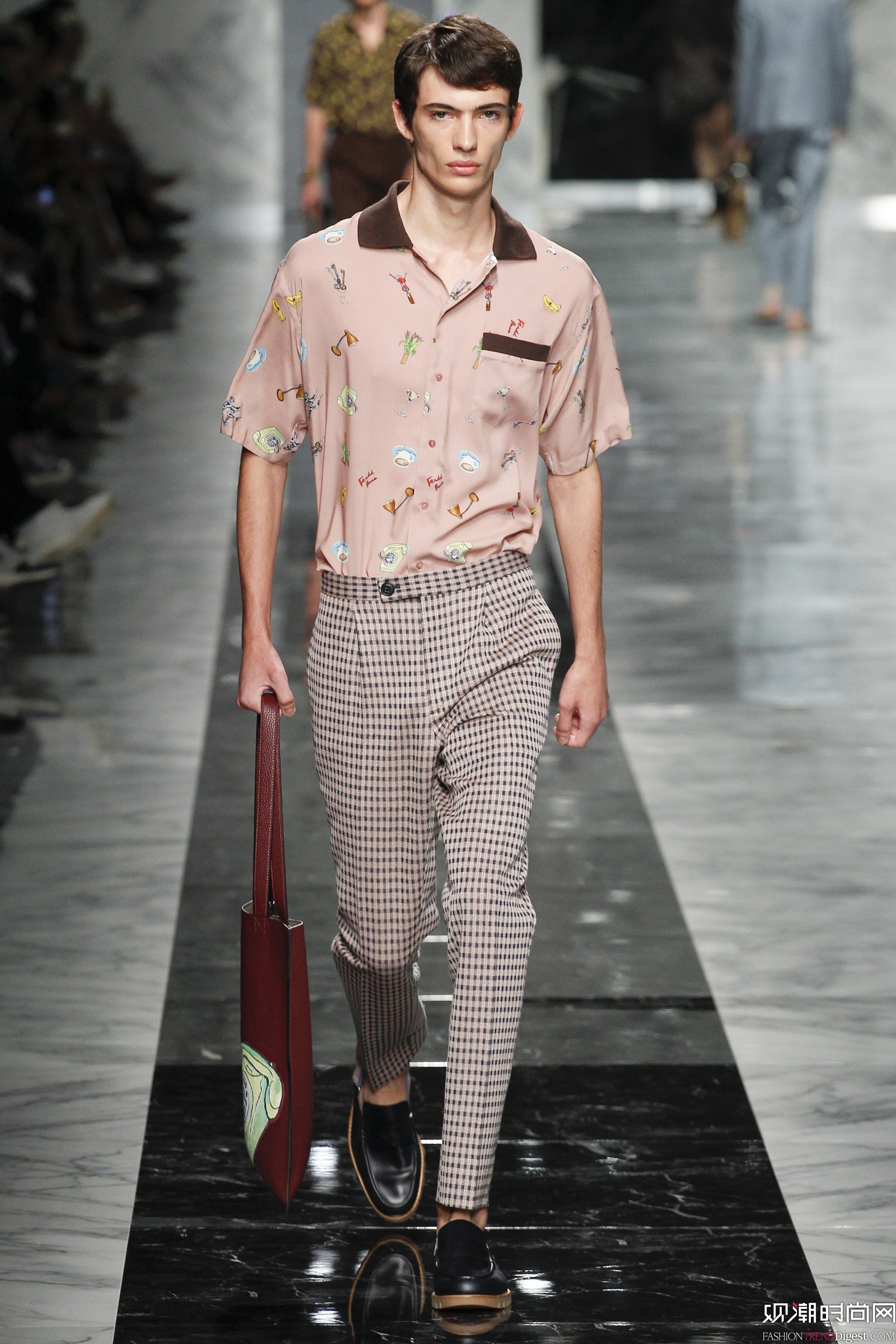 Fendi 2018ϵ(chng)DƬ