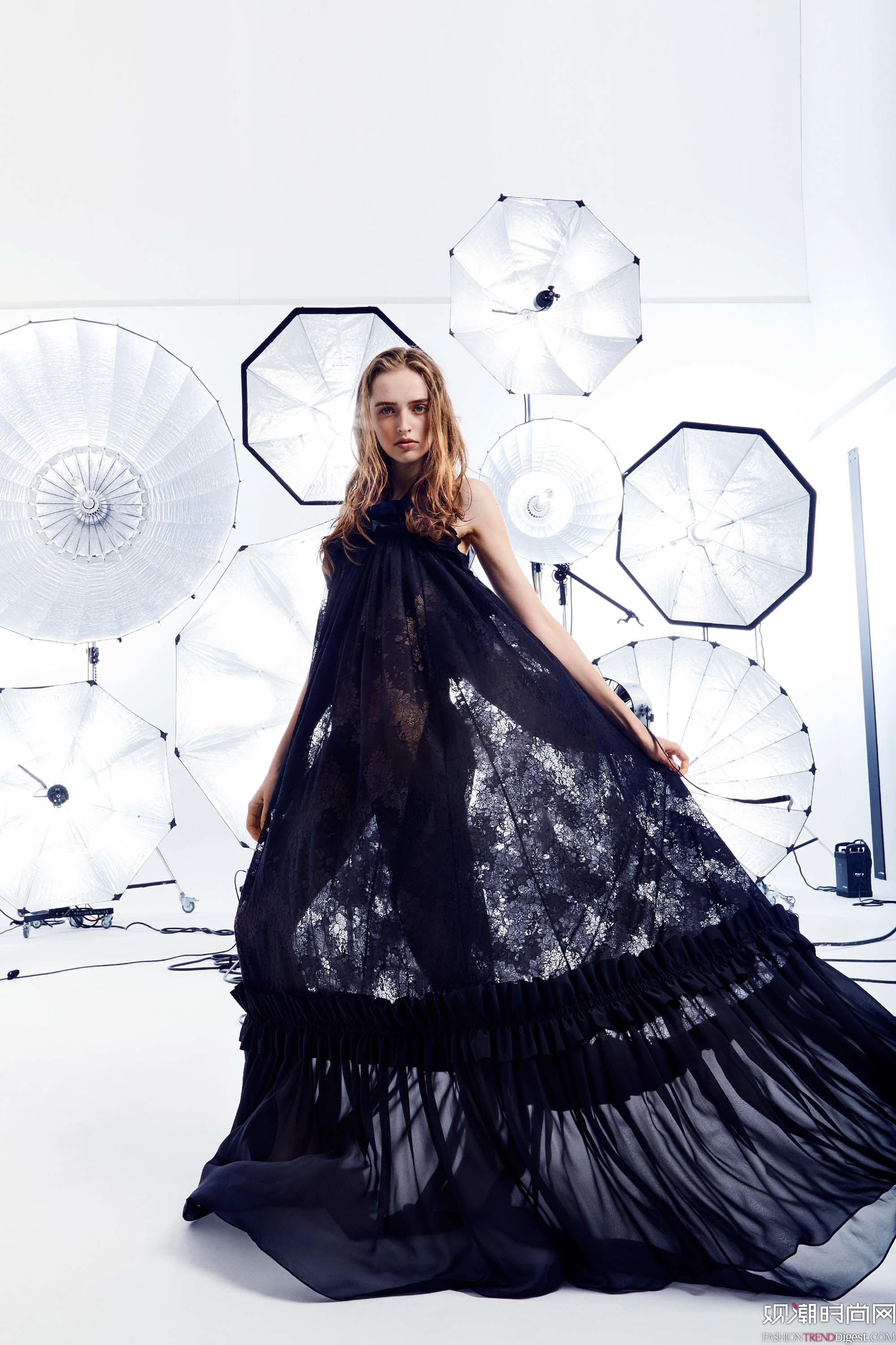 Emanuel Ungaro 2018紺ϵLookBookDƬ