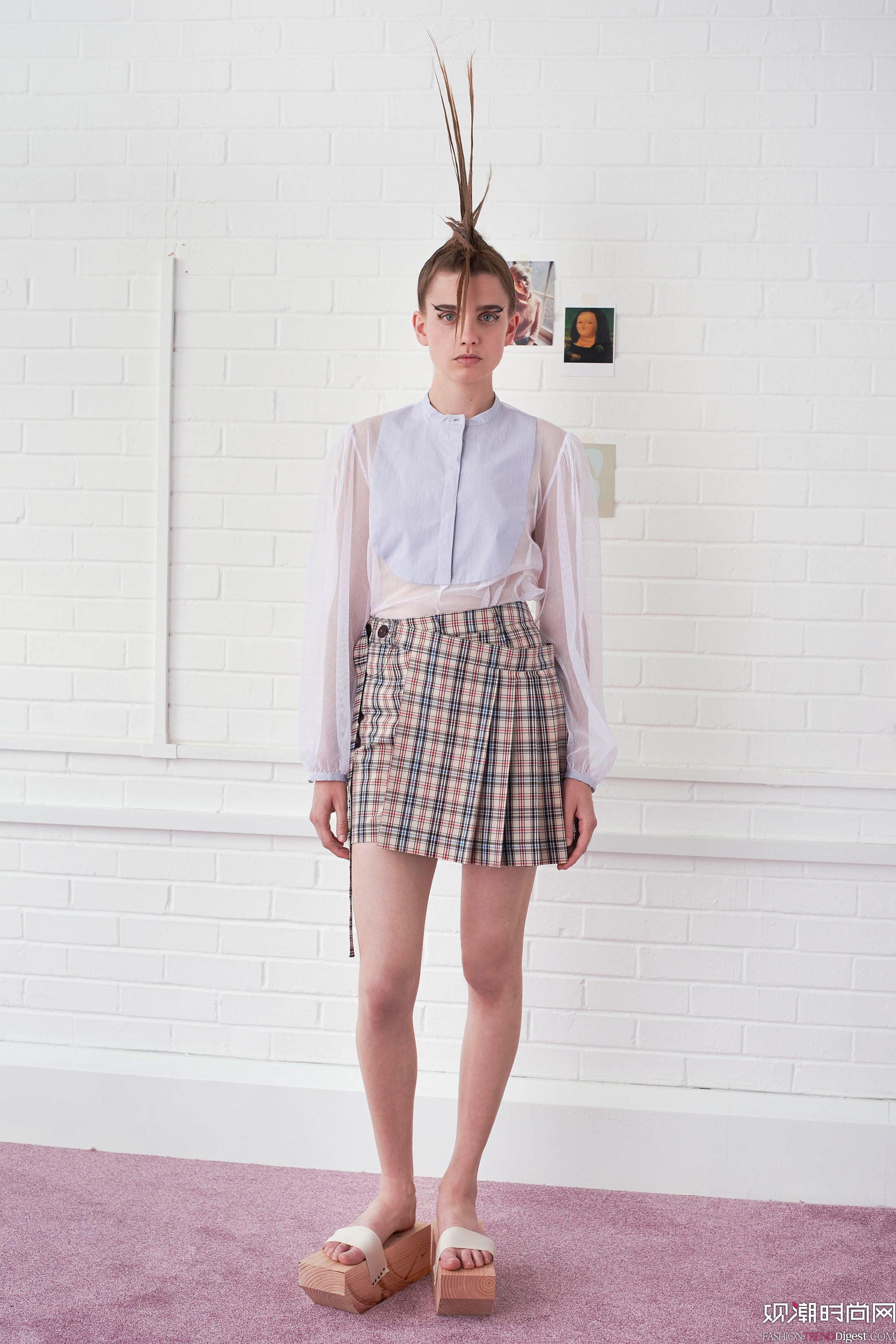 Isa Arfen 2018紺ϵLookBookDƬ