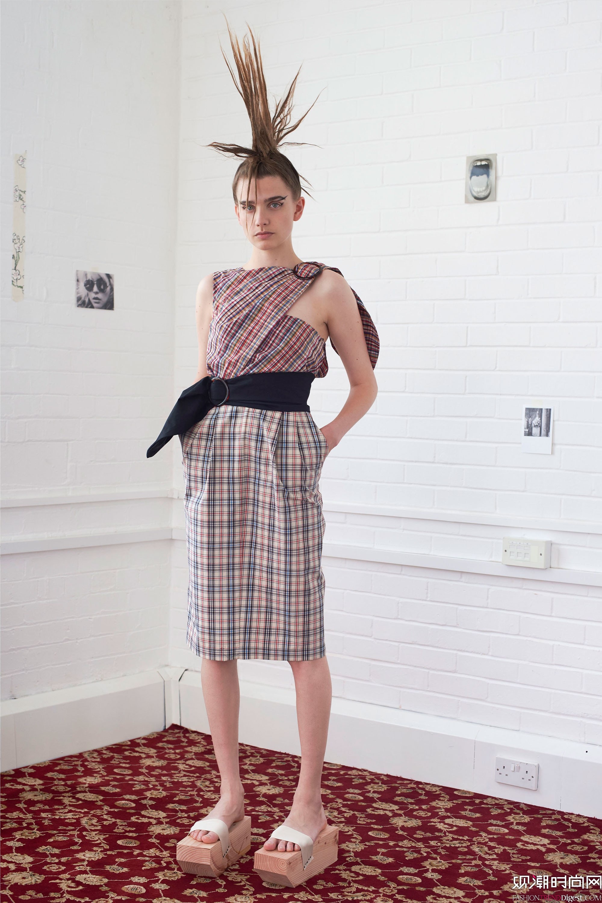 Isa Arfen 2018紺ϵLookBookDƬ