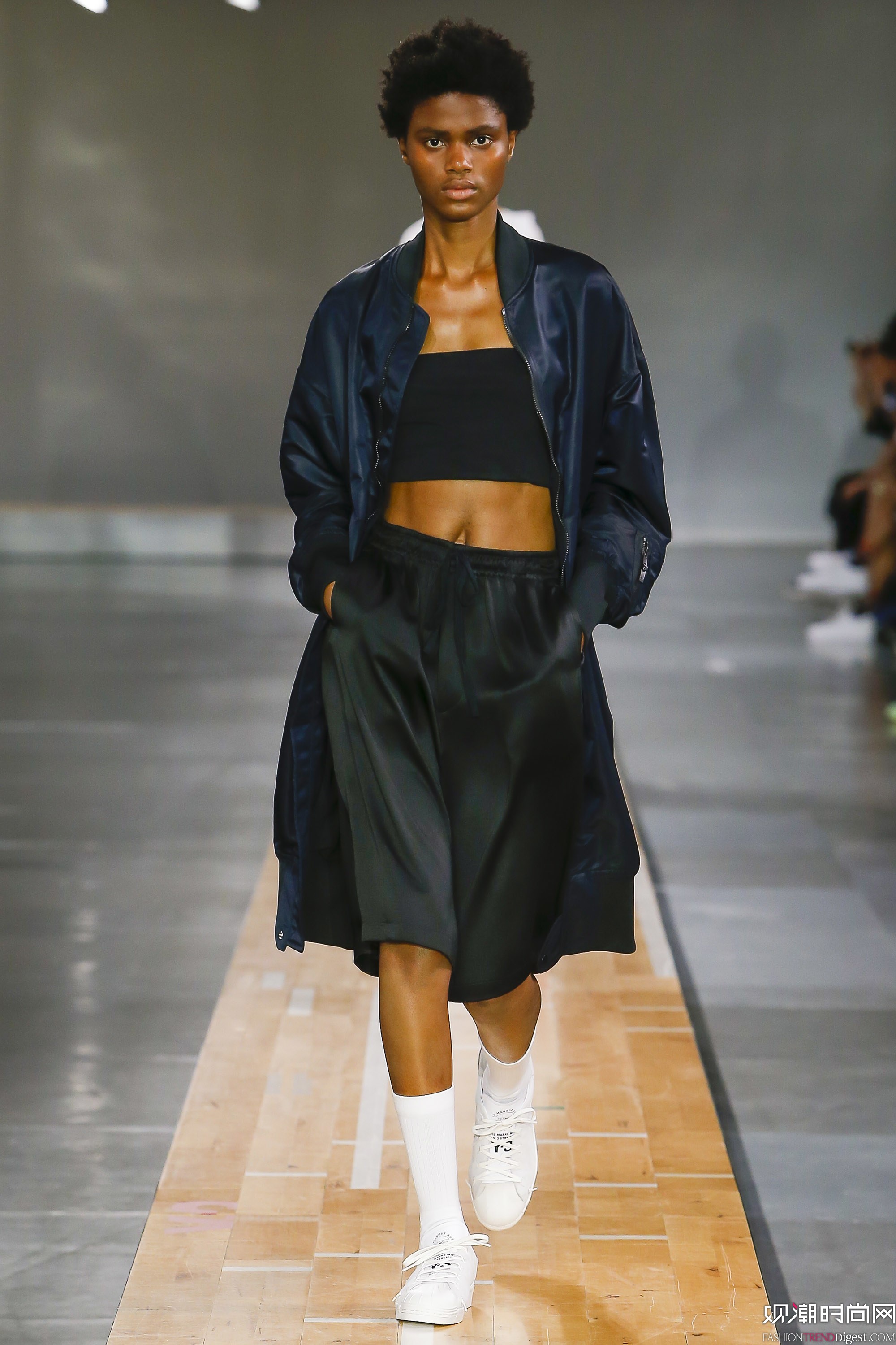 Y-3 2018ϵDƬ
