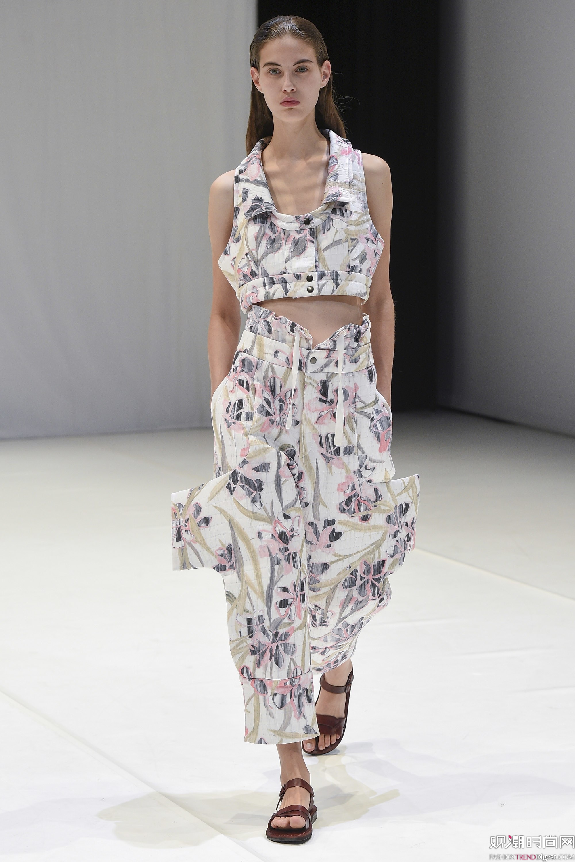 Chalayan 2018ϵDƬ