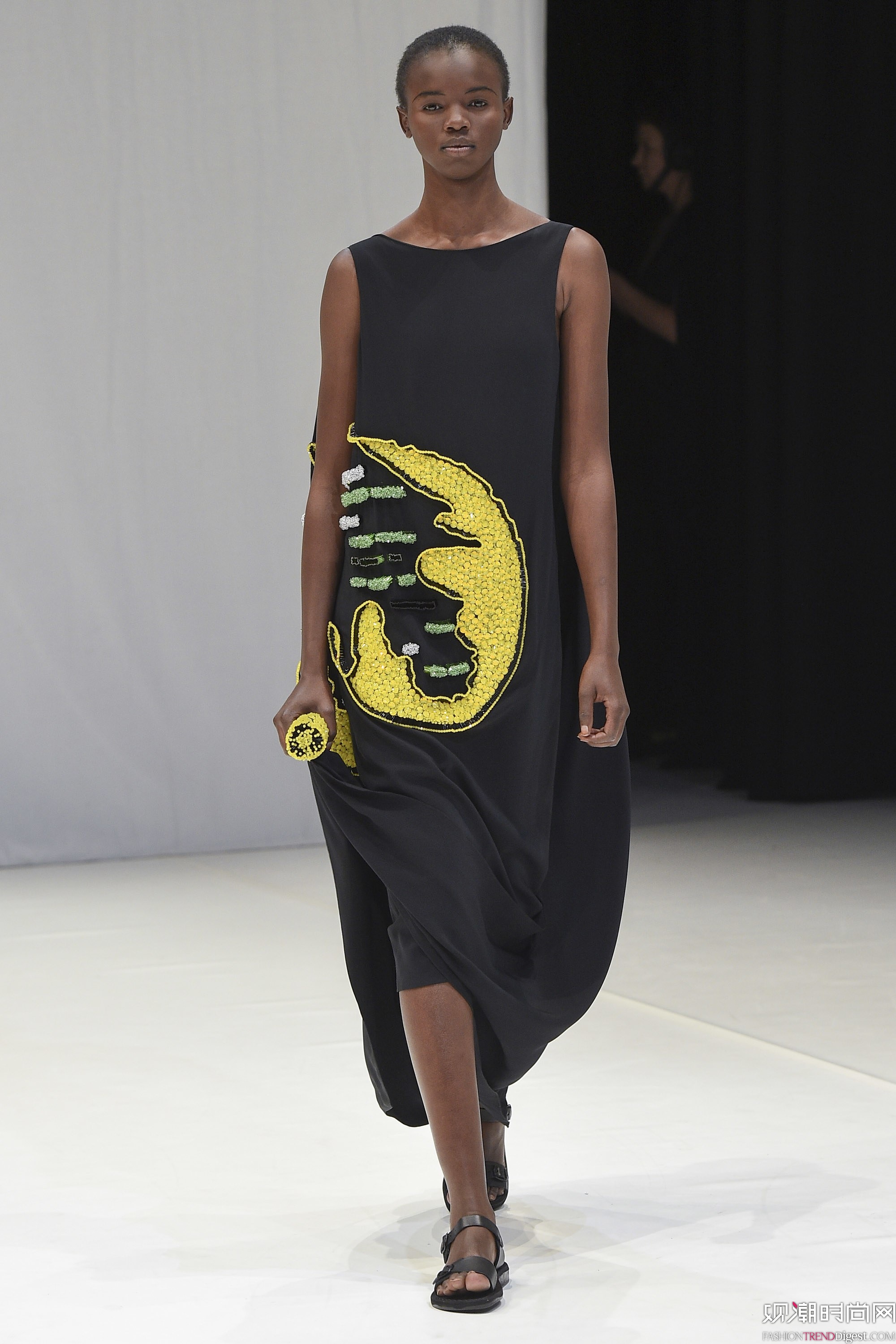 Chalayan 2018ϵDƬ