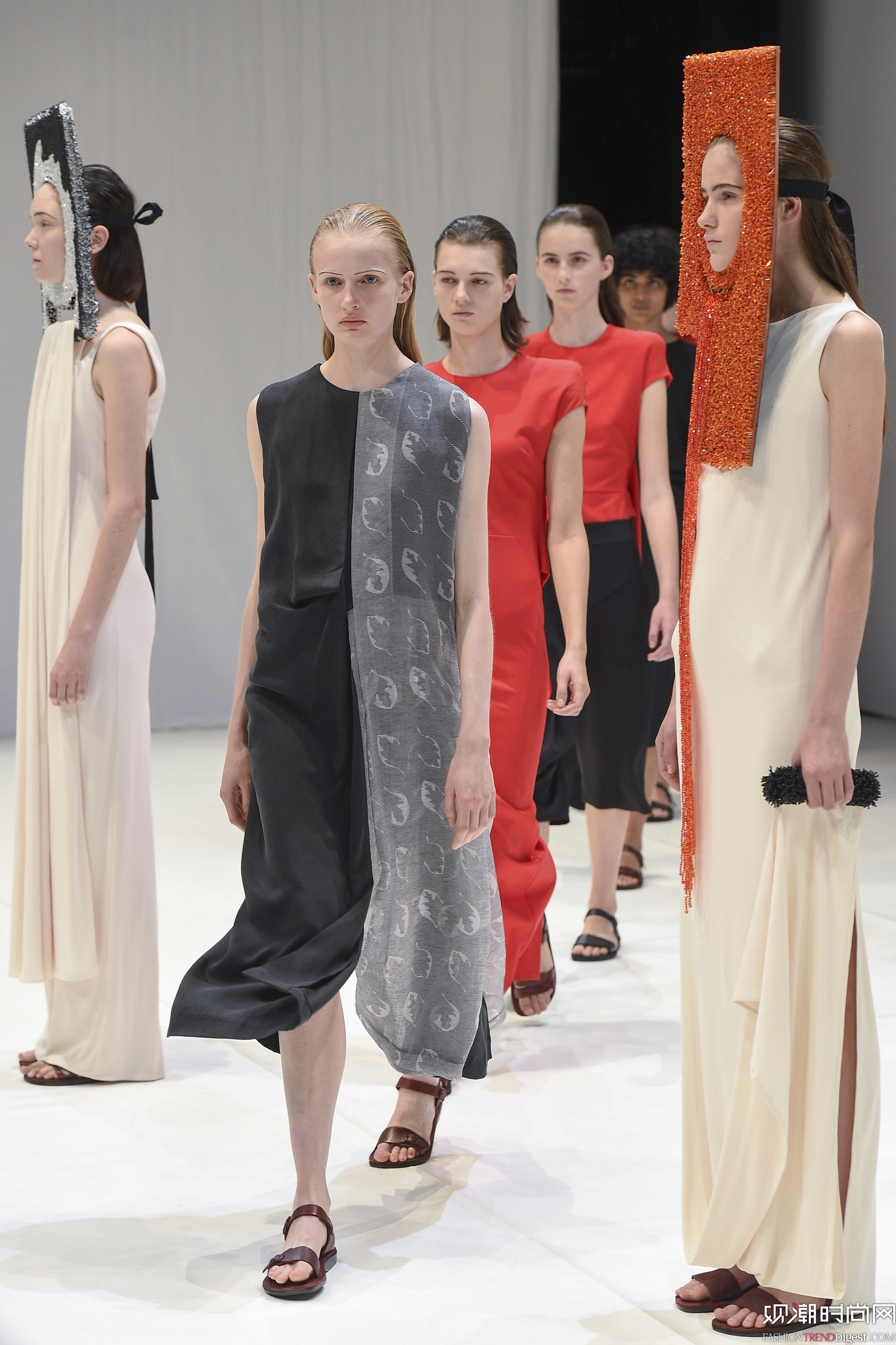 Chalayan 2018ϵDƬ