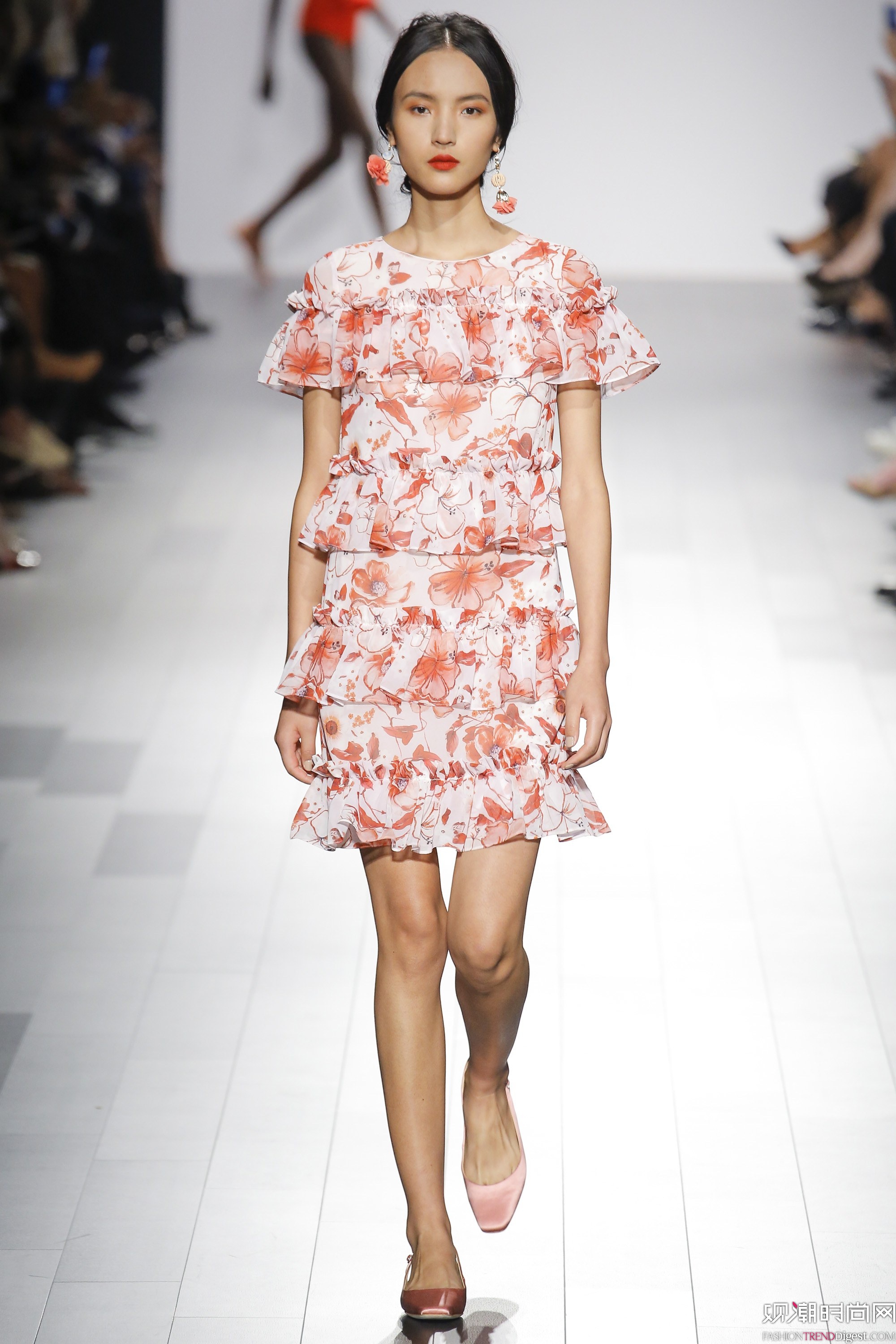 Badgley Mischka 2018ϵ(chng)DƬ