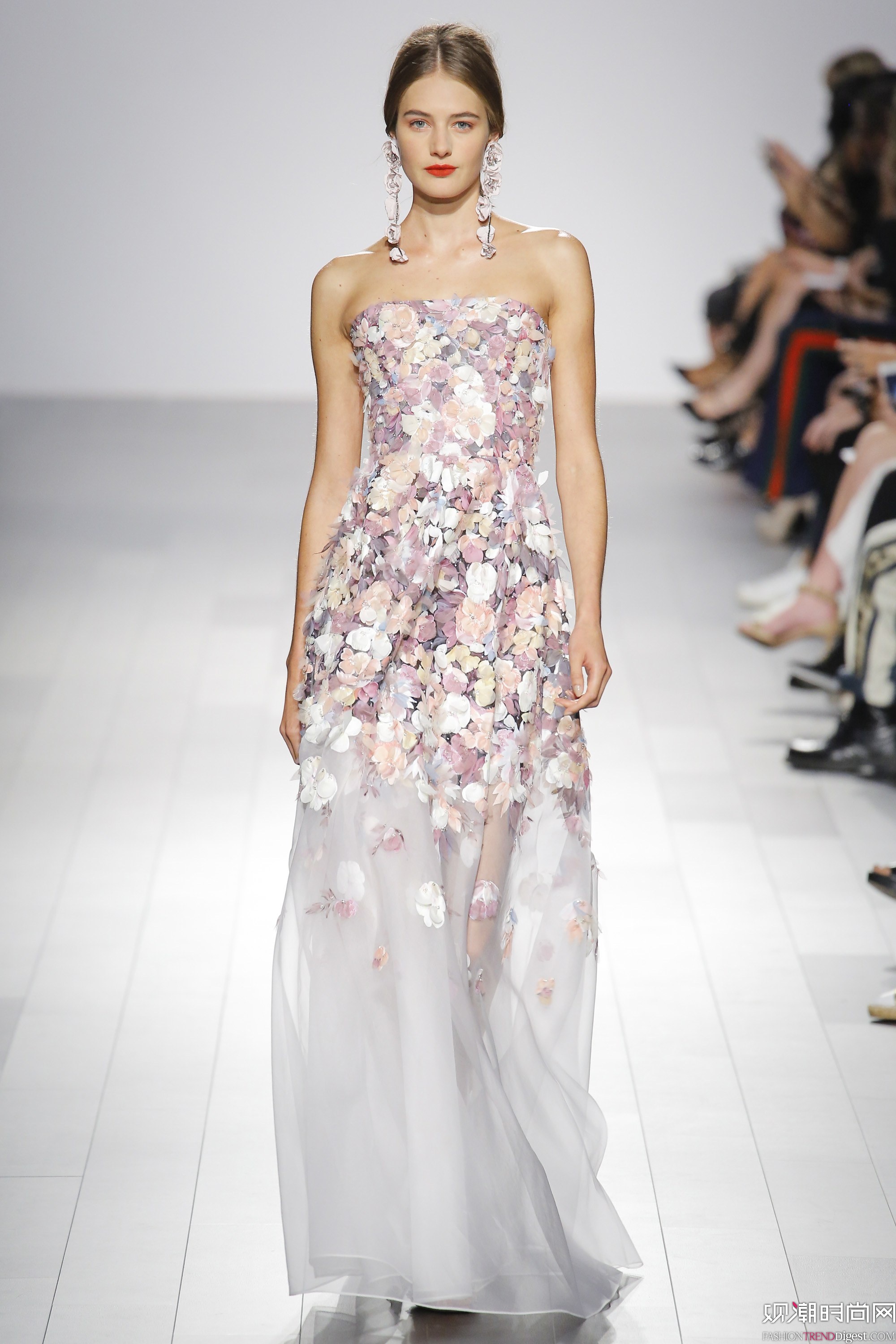 Badgley Mischka 2018ϵ(chng)DƬ
