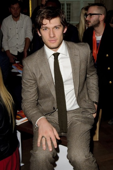 Alex Pettyfer<br>

ǳɫװһɫ,dandyĪ