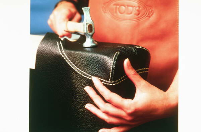 TOD'SЬһΪ֪ƣǾGomminoЬЬʵĴŸںϣʺڸֳϴšTod'sʱе¹ƤЬԴ2050ġݳЬЬ133ԲɣɫЬһ£Ϊ̱꣬˶ЬĿۺӱµķ