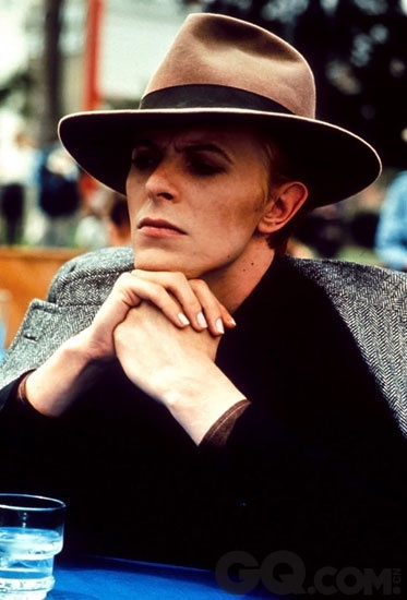 David BowieˣŻװǻƵıǩʱеŪɧȴºֻ͡ĳһʱڵƬΣ޷ֻɫڡͲǵĸߣϷDavid BowieĴڣ㿴70Ӣ֡ʱװ˵Ļ衣

֪ݣר
<a href=