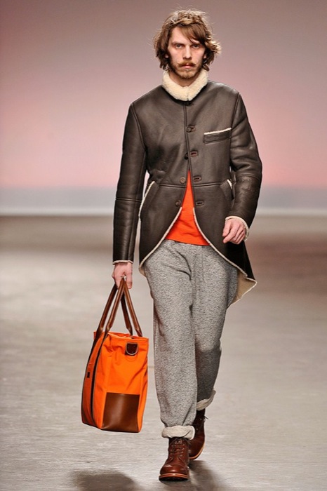 һԾɫ
һɫƷͱȻʵõĴ䷨ˣ׶صʦǸǣﶬһҪϳɫTopman DesignLook㻹ԼHoldסôOliver Spencer׼ɫʾһʺ㡣