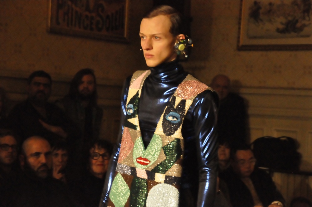 Walter Van Beirendonckַ־װϻɫĶͯɳ⣬Ȥζʮ㡣Ʈ䣬˶Ϣʮ㣬ʯʽӡҫӵĹʡ