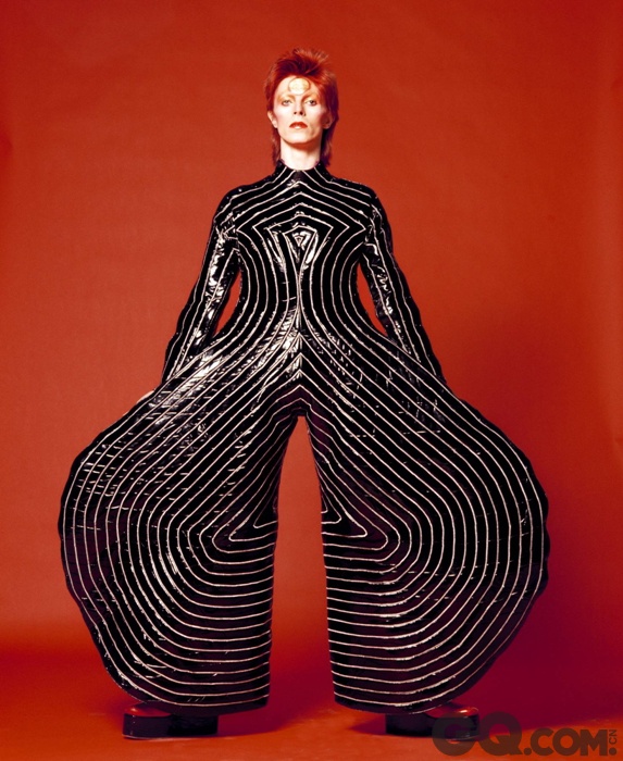 1972Glam RockȻDavid Bowieģֻҡһվ̨ƺҲһΣȴġDavidҲӾϵİˡĵɤа磬Ϲ졢ݵĸʣΪ֮ҵ߷׼