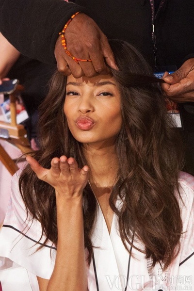 2013JģMalaika Firth