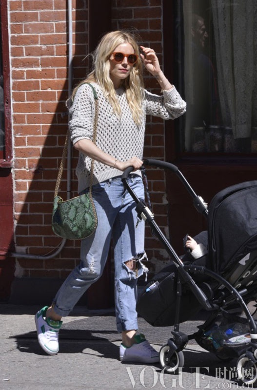 Sienna Miller in Paper Denim & Cloth