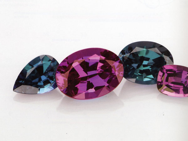 10ֱʯʯ ɽɫʯ(Alexandrite)