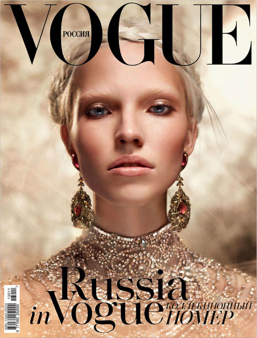 Sasha Luss登上VOGUE RUSSIA十二月刊封面