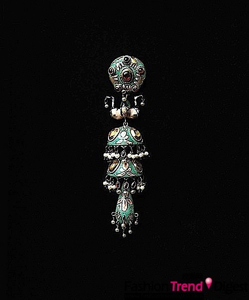 Elsa Schiaparelli 1938设计的珐琅珠宝