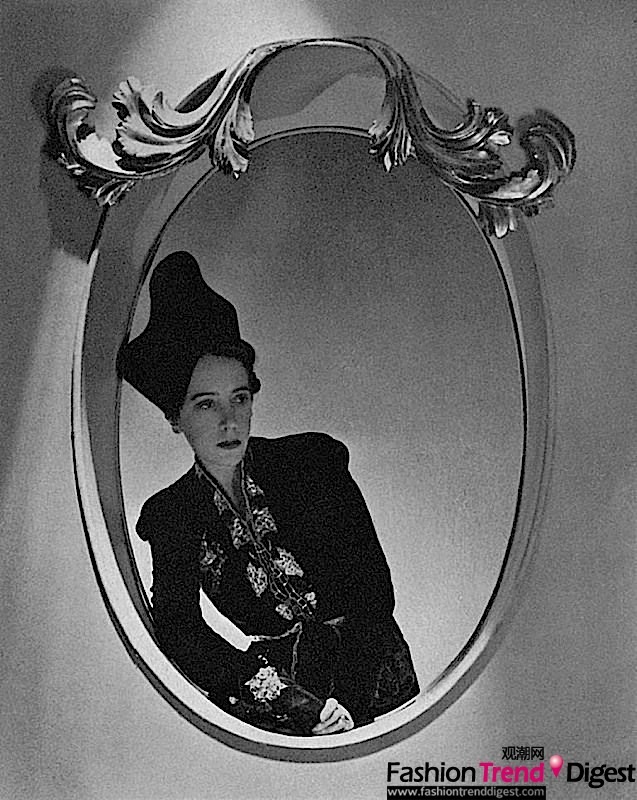 鏡中的Elsa Schiaparelli, 1937