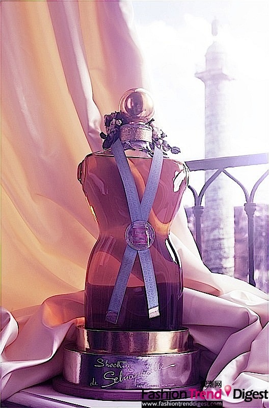 Schiaparelli Shocking香水瓶以30年代著名女演员Mae West身体曲线为塑形，大胆而性感