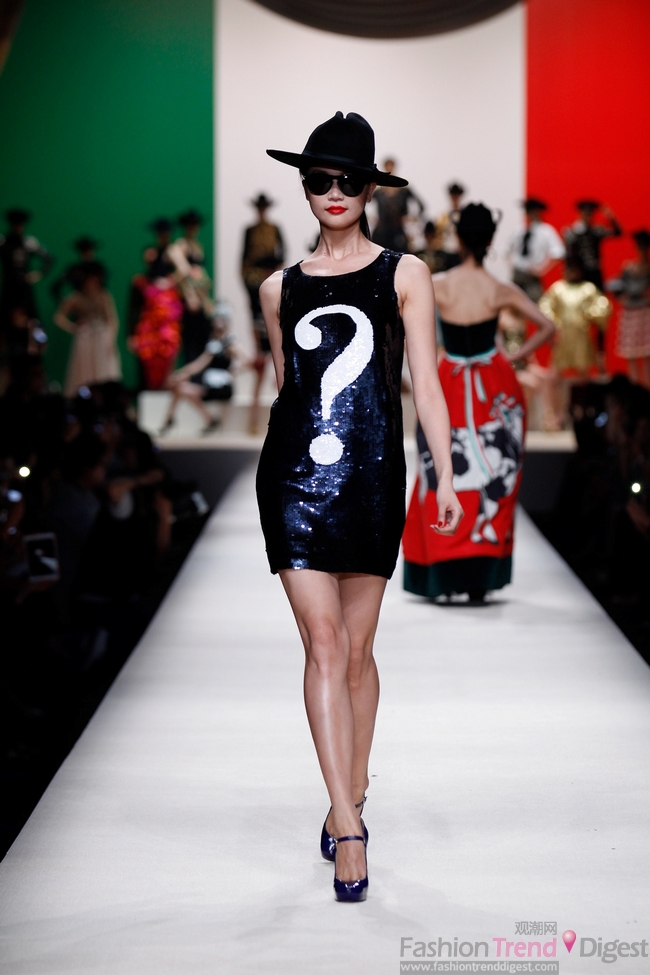 MOSCHINO ϺFashion Show 2014MOSCHINOŮװ紺ϵкװϵչʾͼƬ