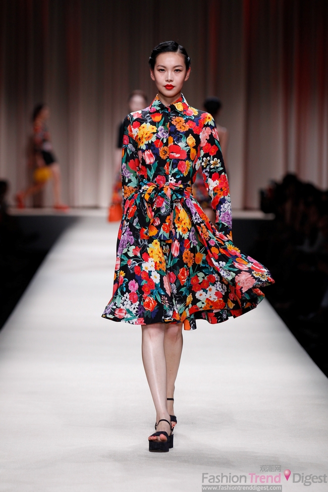 MOSCHINO ϺFashion Show 2014MOSCHINOŮװ紺ϵкװϵչʾͼƬ