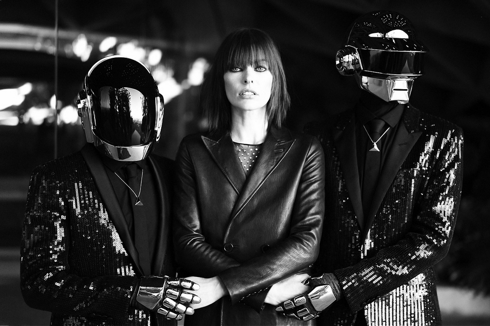 Daft Punk乐队携手Milla Jovovich为《CR Fashion Book》拍摄内页 1