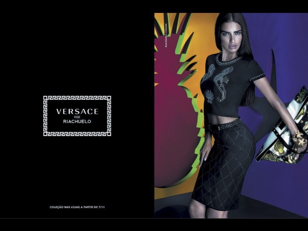 Adriana Lima为Versace for Riachuelo系列拍摄广告