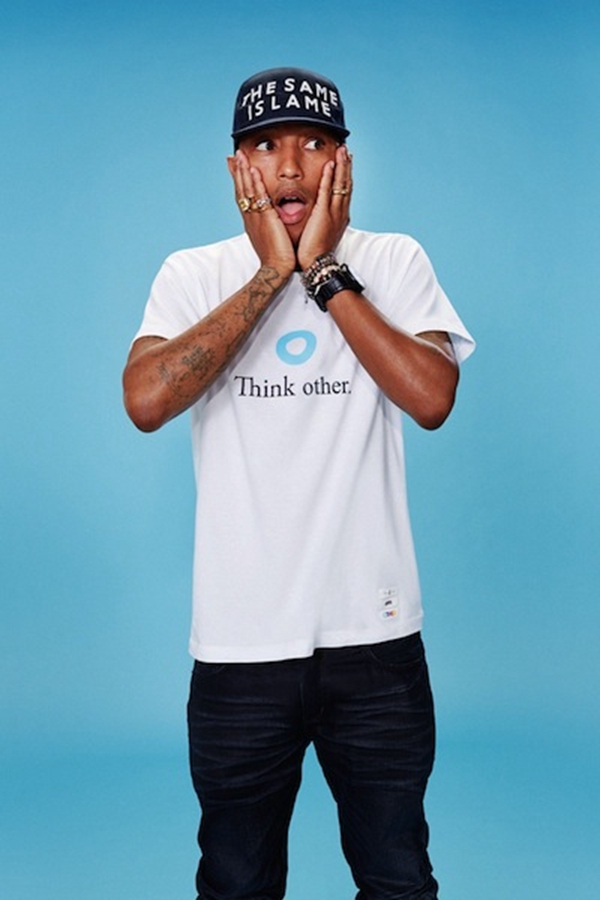 Pharrell Williams与优衣库联合推出T恤系列