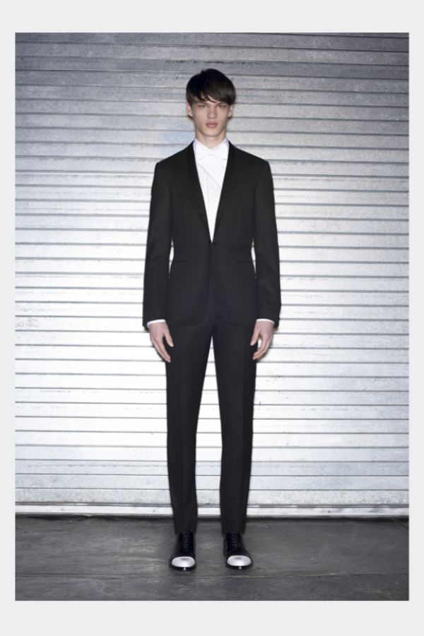 Riccardo Tisci设计最新Givenchy男士礼服系列