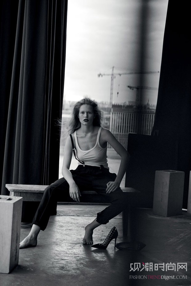 安娜·尤尔斯登德国版《Vogue》杂志2015年3月刊封面