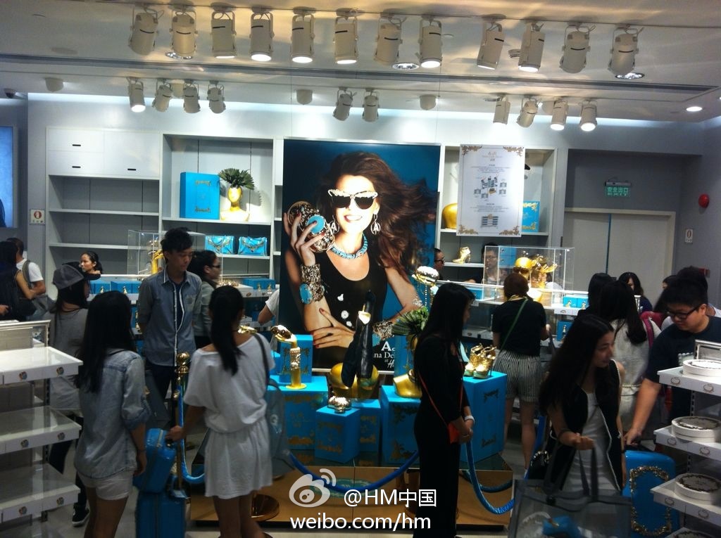 Anna Dello Russo at H&M华丽配饰系列中国开售