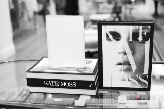 Kate Moss新书伦敦发布会Marc Jacobs书店内举行