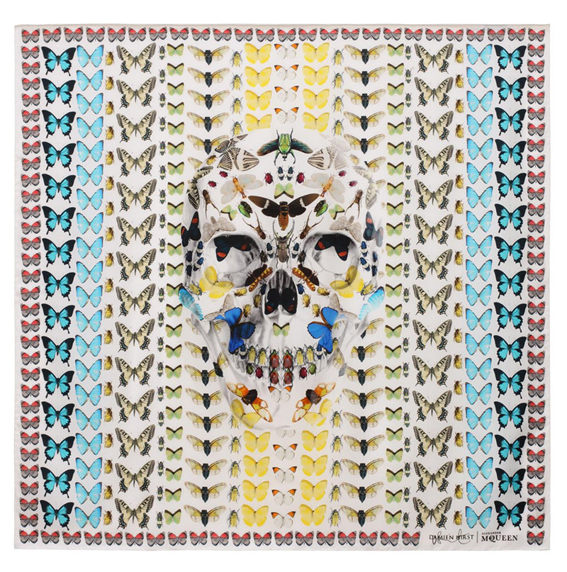 Alexander McQueen与Damien Hirst推出skull scarf联乘系列