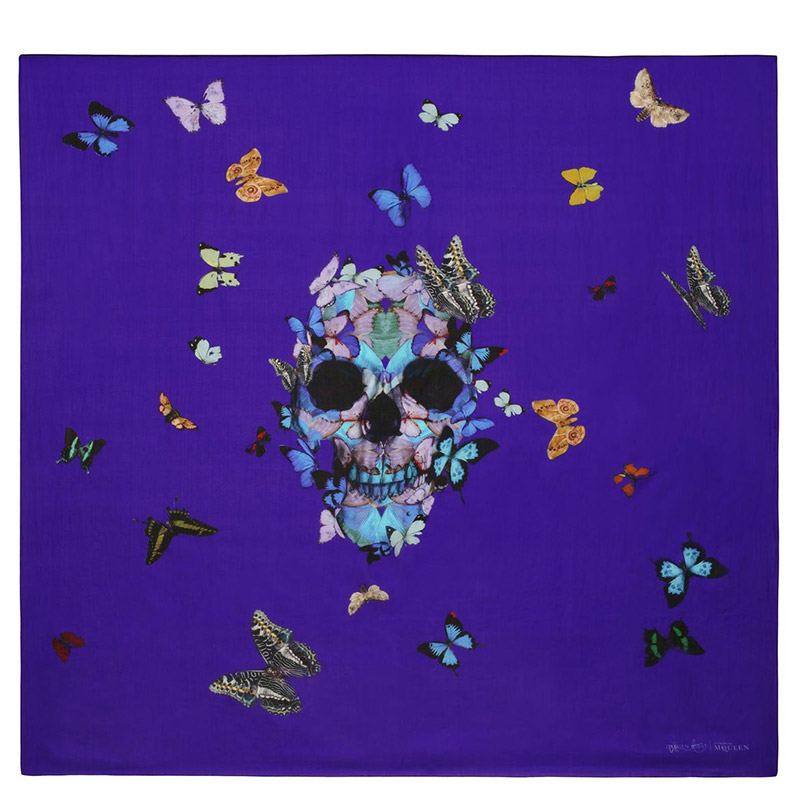 Alexander McQueen与Damien Hirst推出skull scarf联乘系列