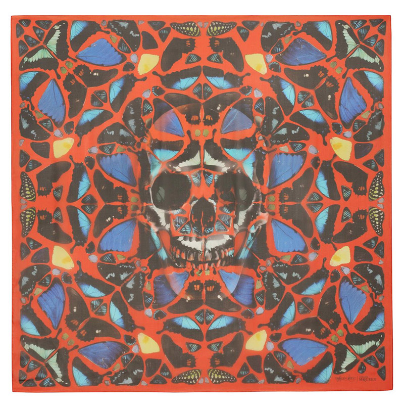 Alexander McQueen与Damien Hirst推出skull scarf联乘系列